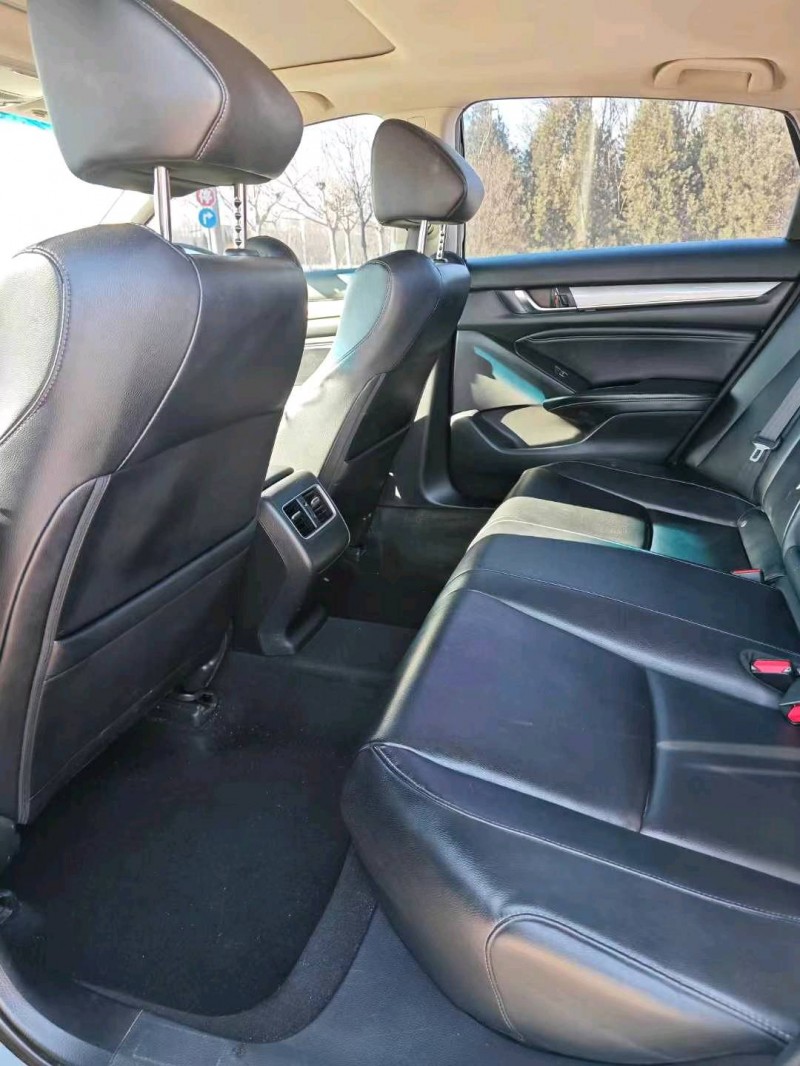 济宁18年本田雅阁8