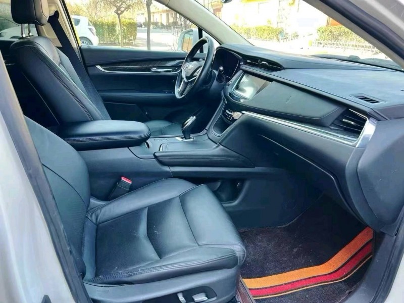 济宁16年凯迪拉克XT56