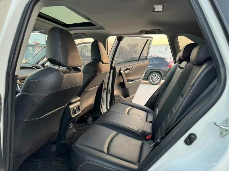 徐州21年丰田RAV4荣放7