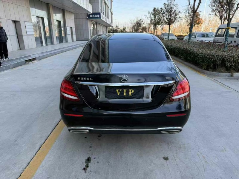 济宁18年奔驰E9