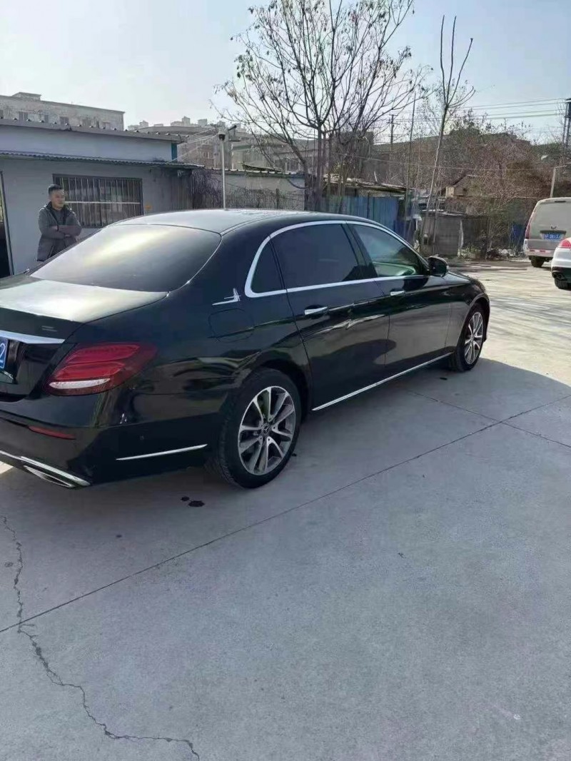 济宁18年奔驰E4