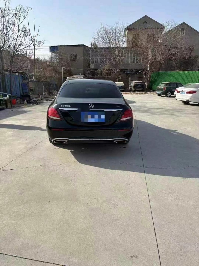 济宁18年奔驰E8