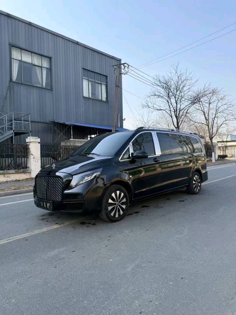 泰州21年奔驰威霆3