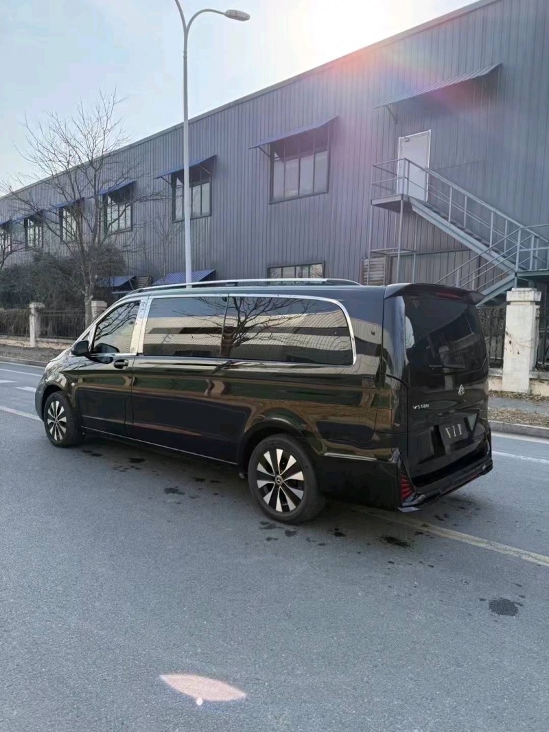 泰州21年奔驰威霆5