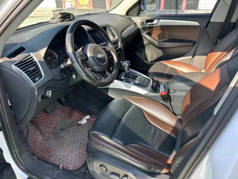 济宁16年奥迪Q58