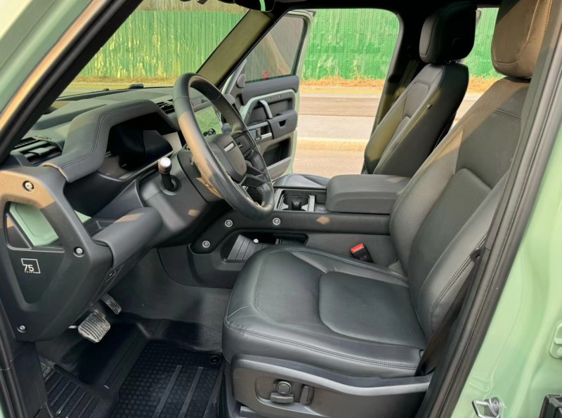 枣庄23年路虎卫士7