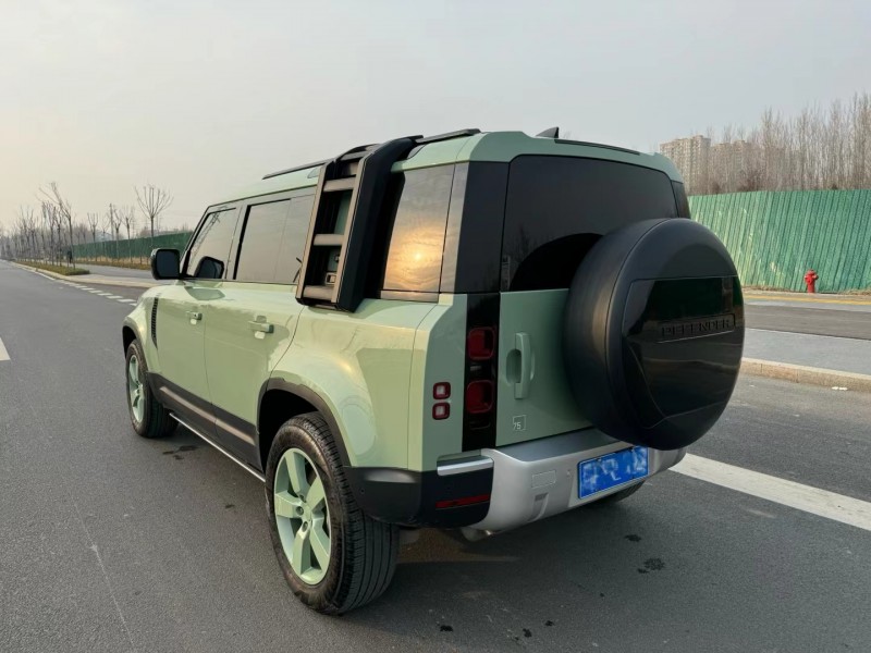 枣庄23年路虎卫士9