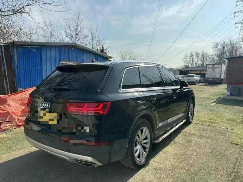 青岛18年奥迪Q78