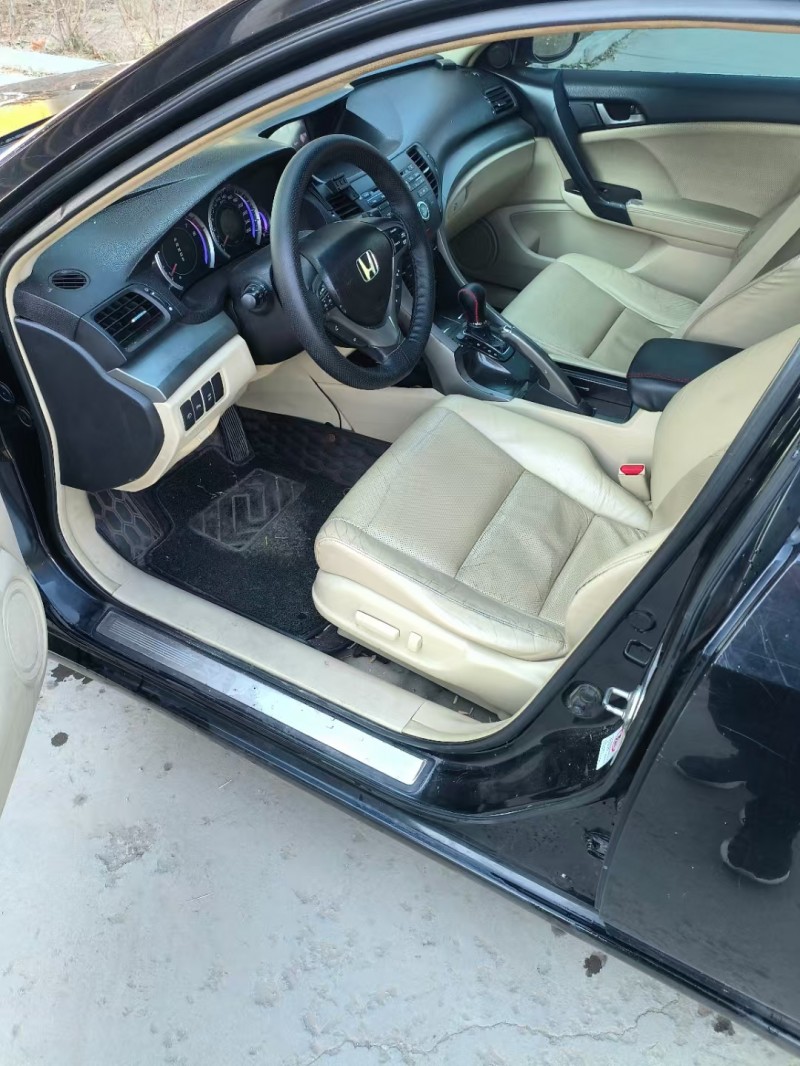 青岛12年本田思铂睿4