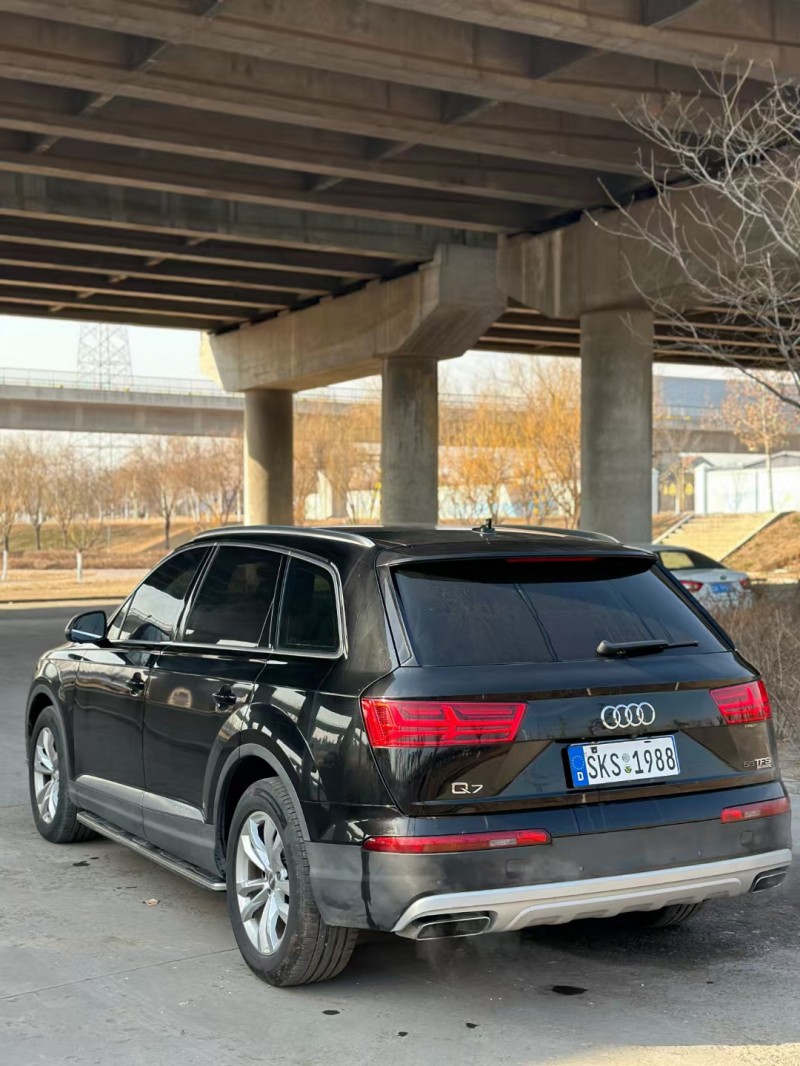 青岛18年奥迪Q78