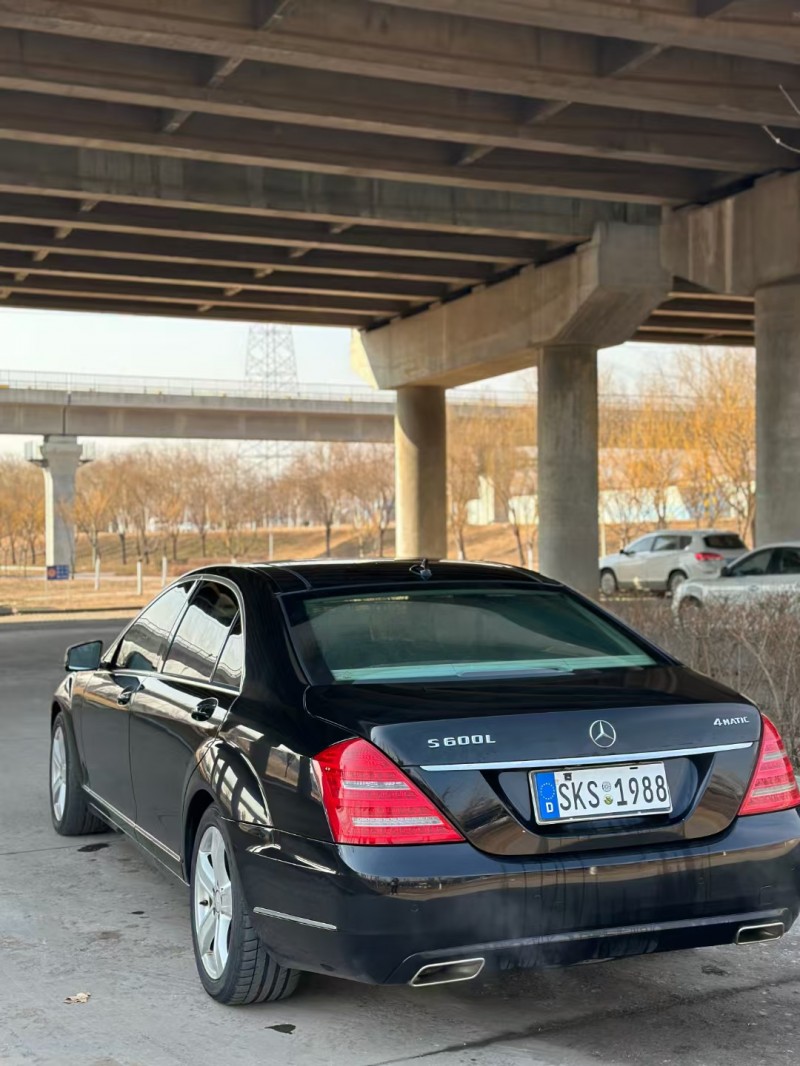 青岛11年奔驰S8