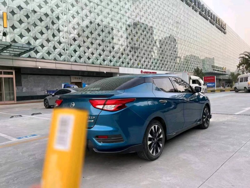 武汉20年日产蓝鸟4