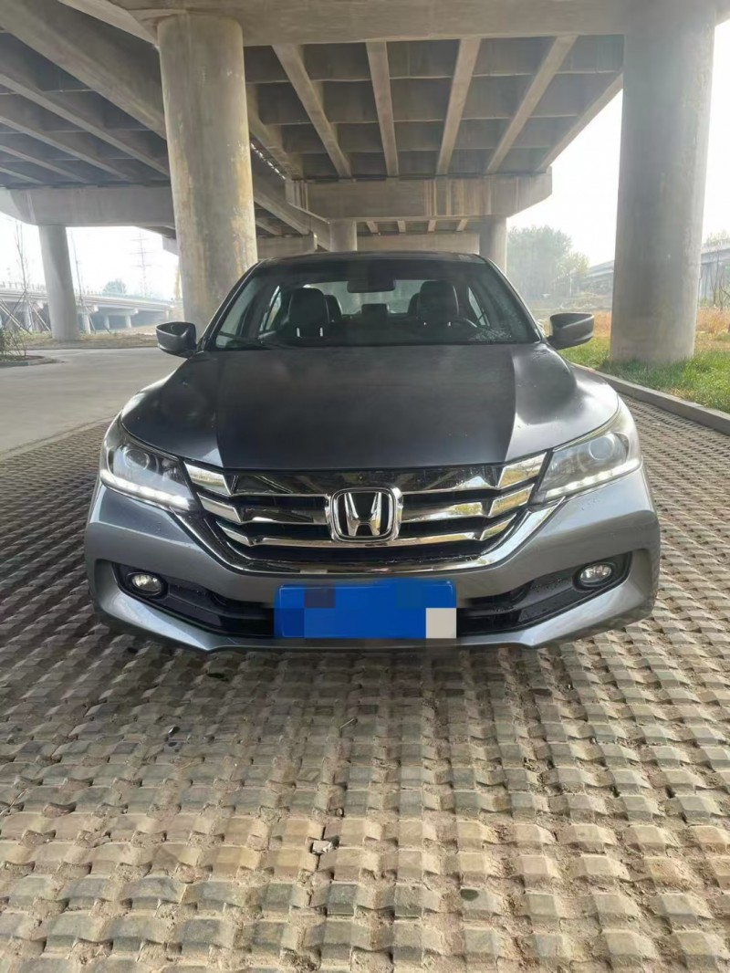 青岛18年本田雅阁1