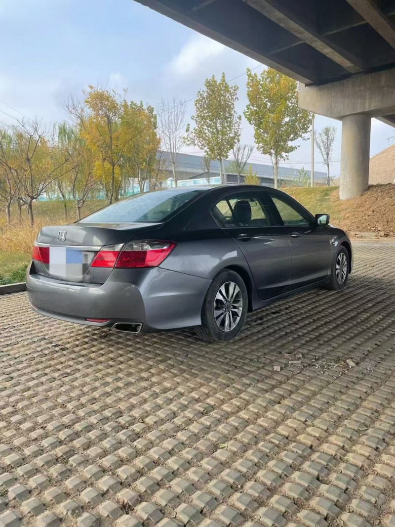 青岛18年本田雅阁7