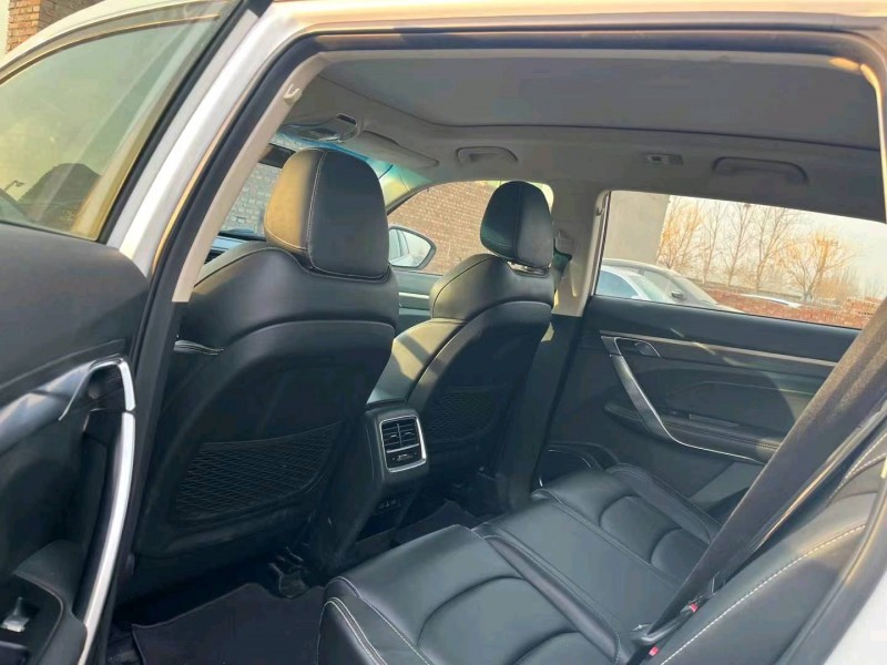 保定19年吉利博越8