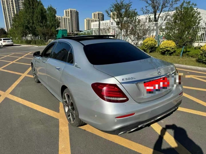 济宁16年奔驰E8