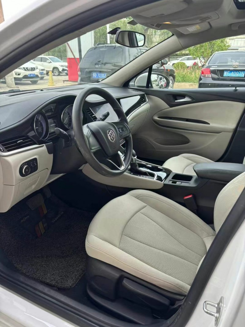 保定20年别克威朗8