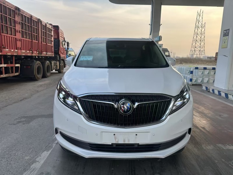 保定17年别克GL81