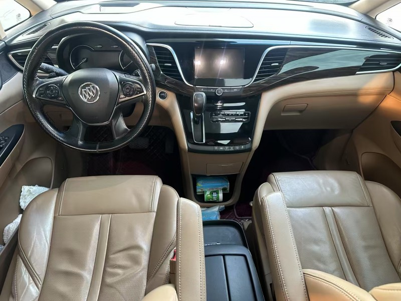 保定17年别克GL86