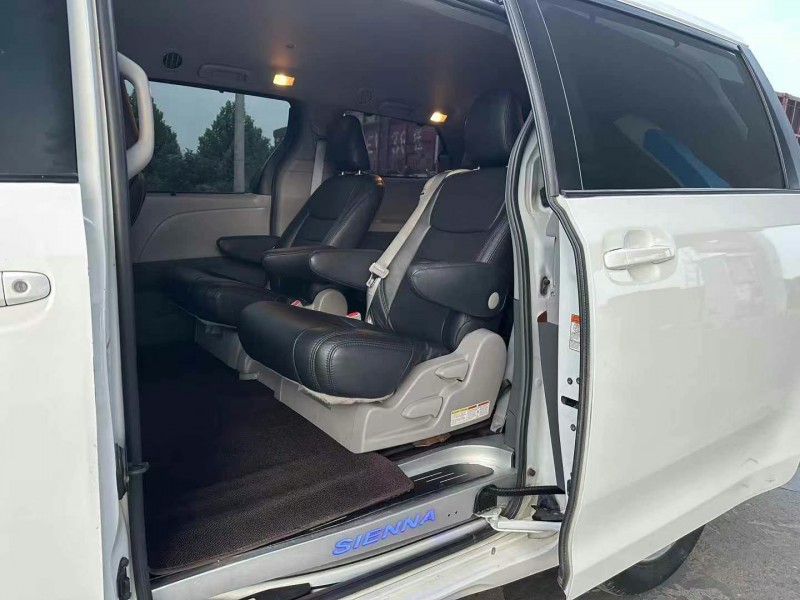 保定18年丰田塞纳6