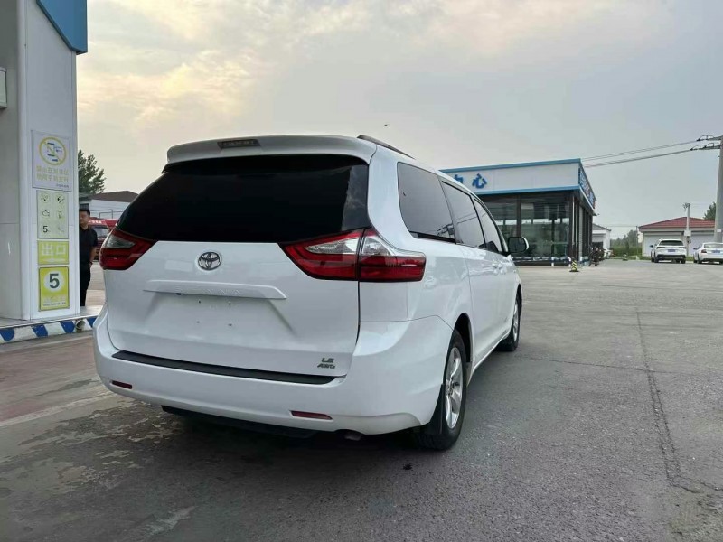 保定18年丰田塞纳7