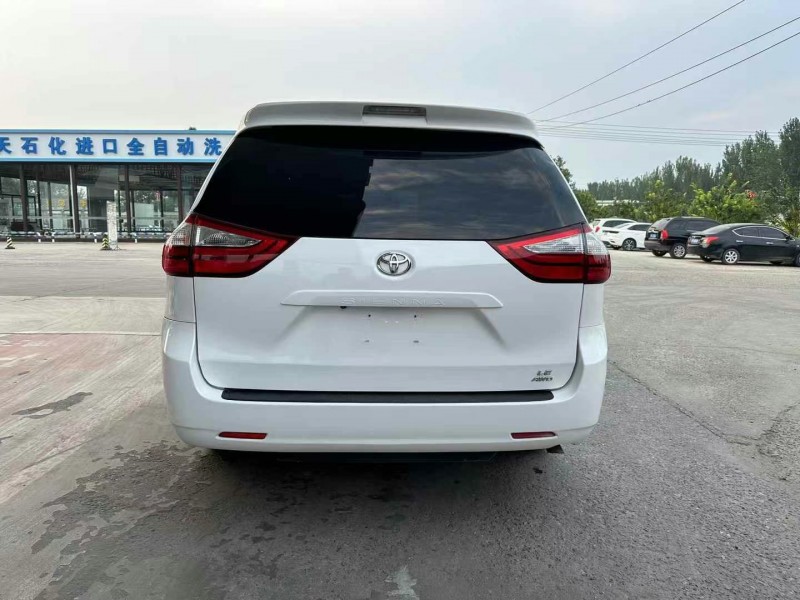 保定18年丰田塞纳9