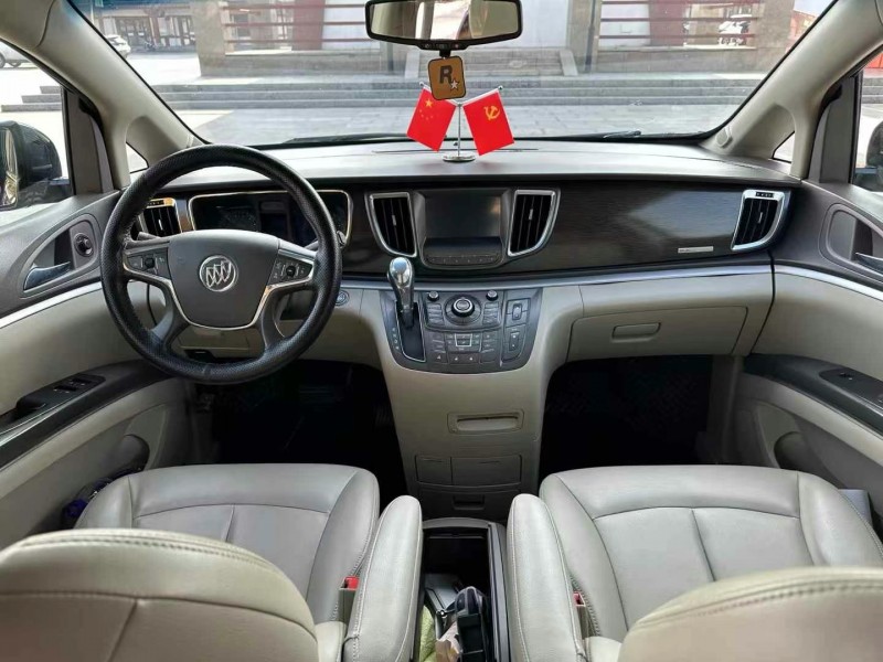 保定11年别克GL85