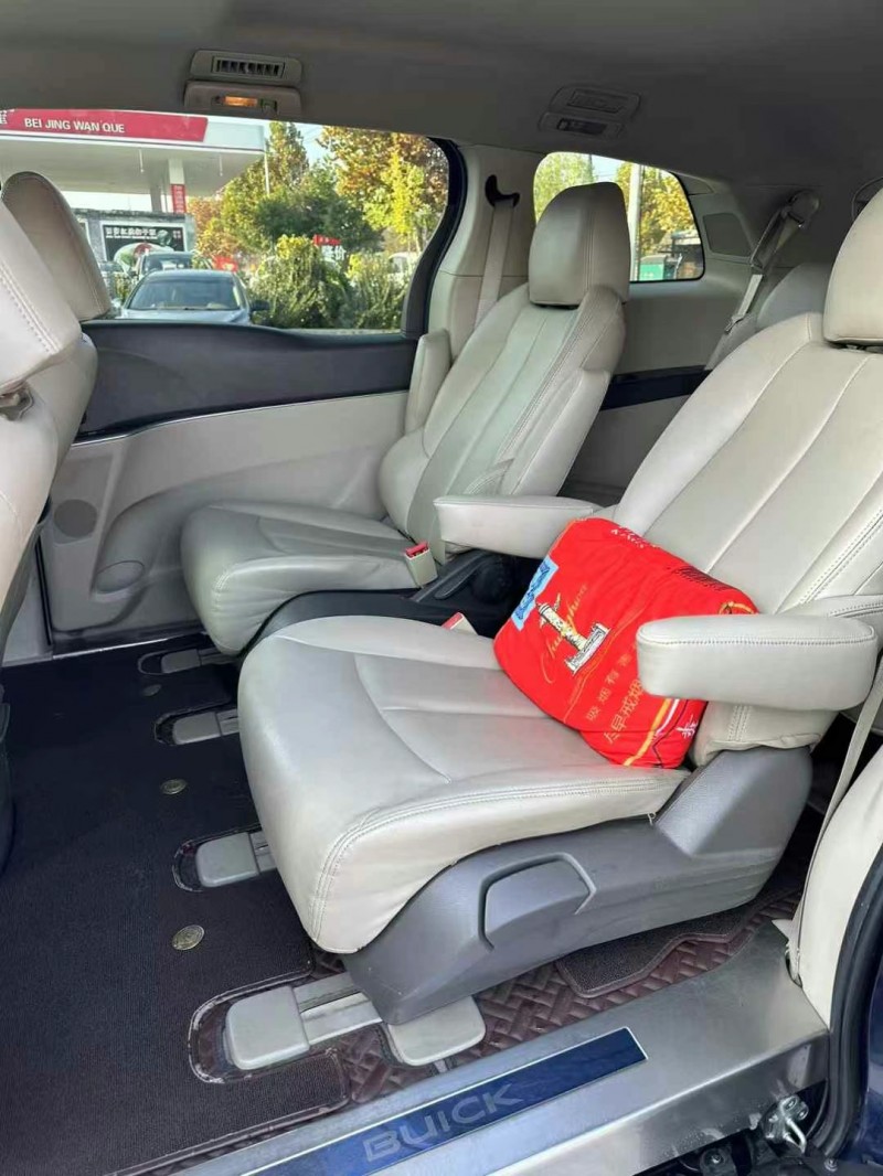 保定11年别克GL86