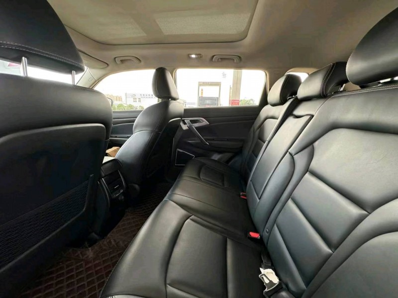 保定18年吉利博越7