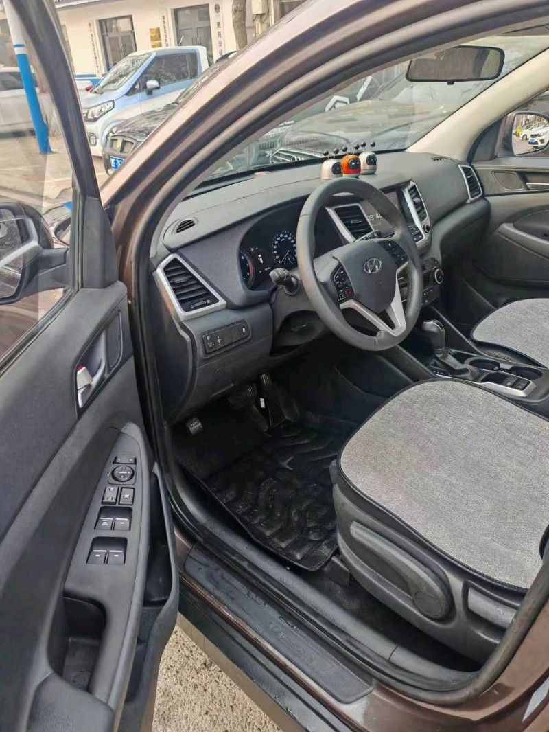 保定17年现代途胜7