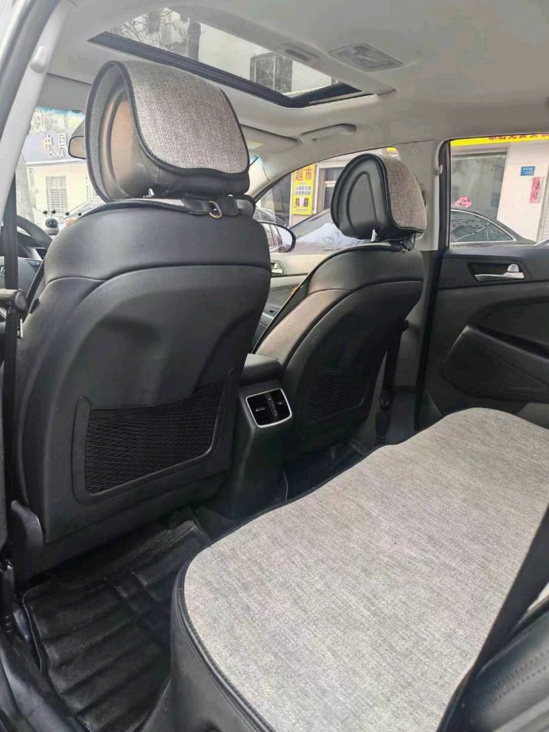 保定17年现代途胜8