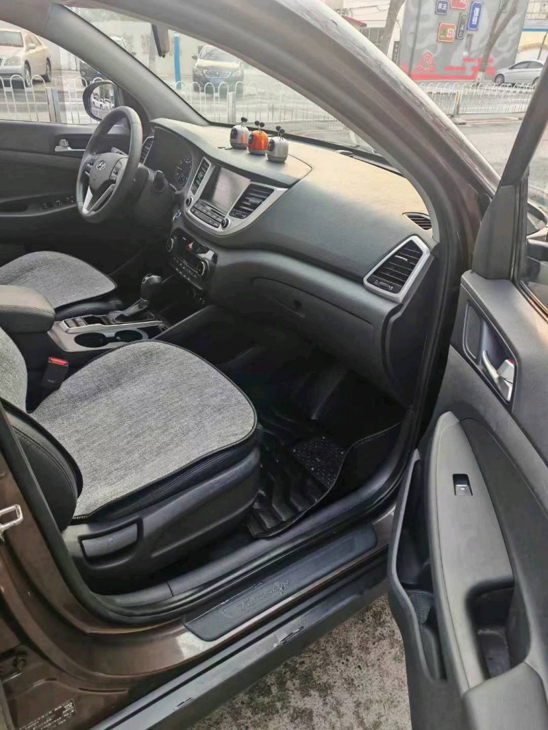 保定17年现代途胜9