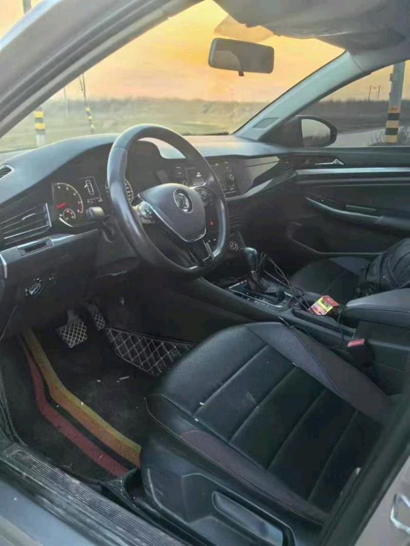 保定19年大众宝来7