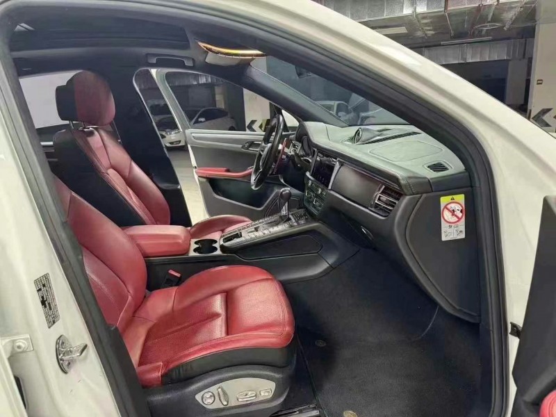 成都19年保时捷Macan7