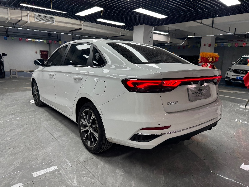 成都22年吉利帝豪5