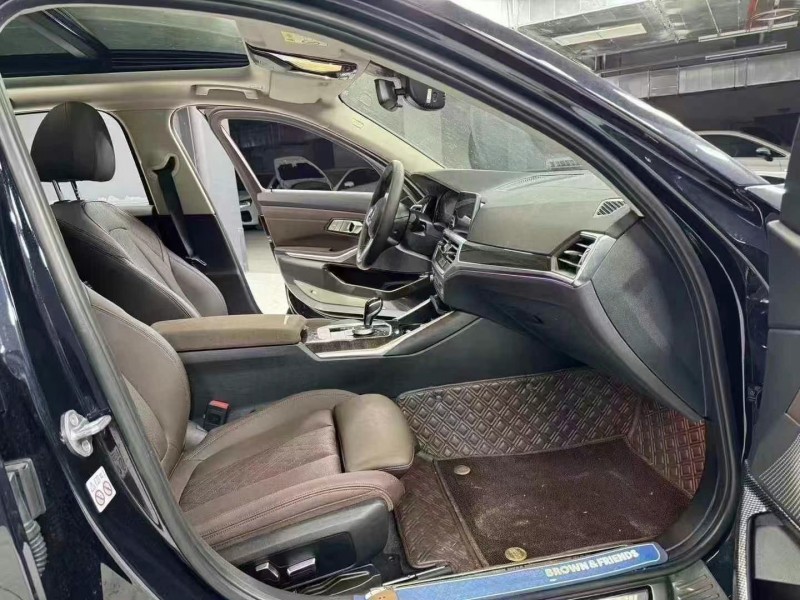 成都22年宝马3系4