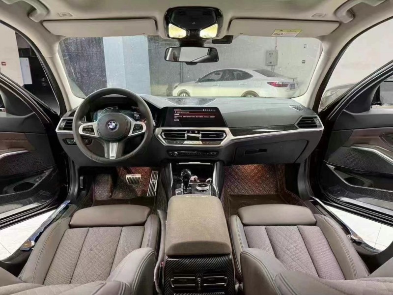 成都22年宝马3系9