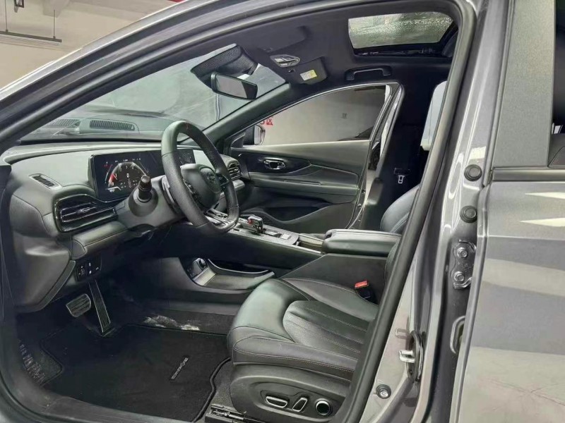 成都24年传祺影豹8