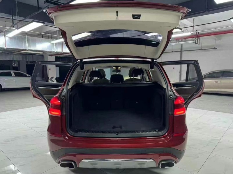 成都19年宝马X38