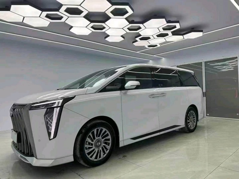 保定24年传祺M82