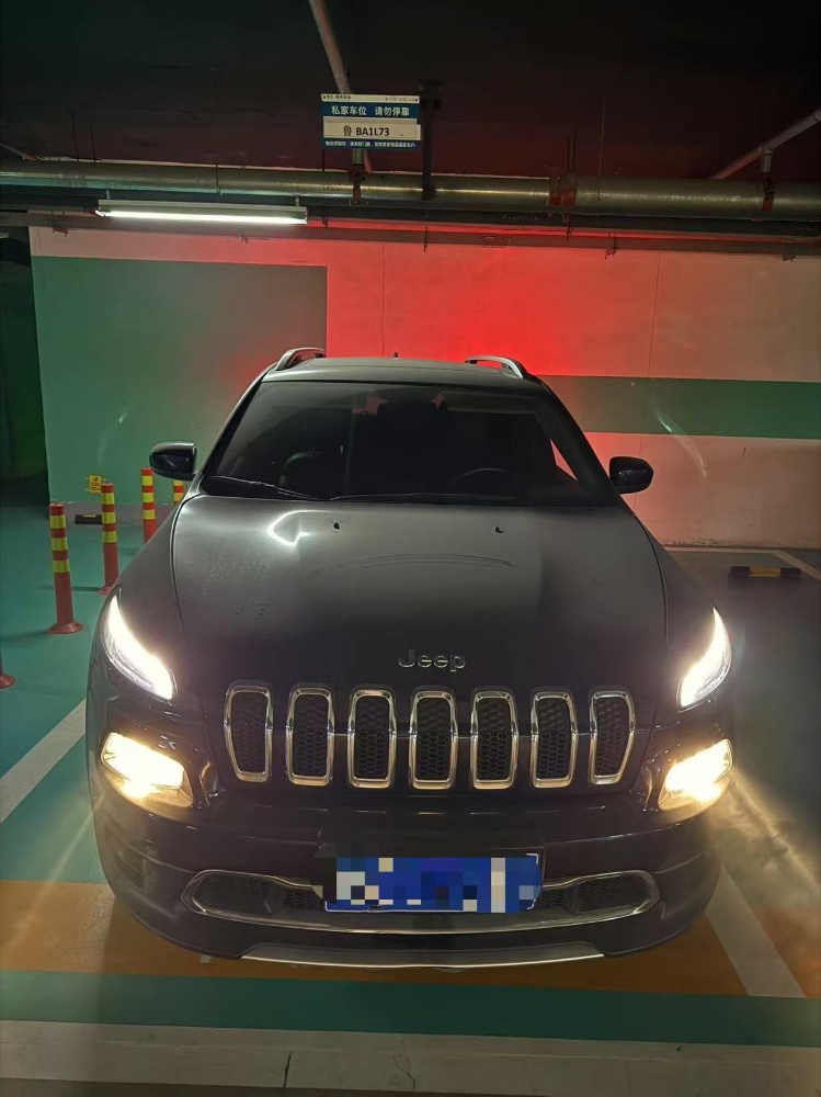 青島18年Jeep自由光1