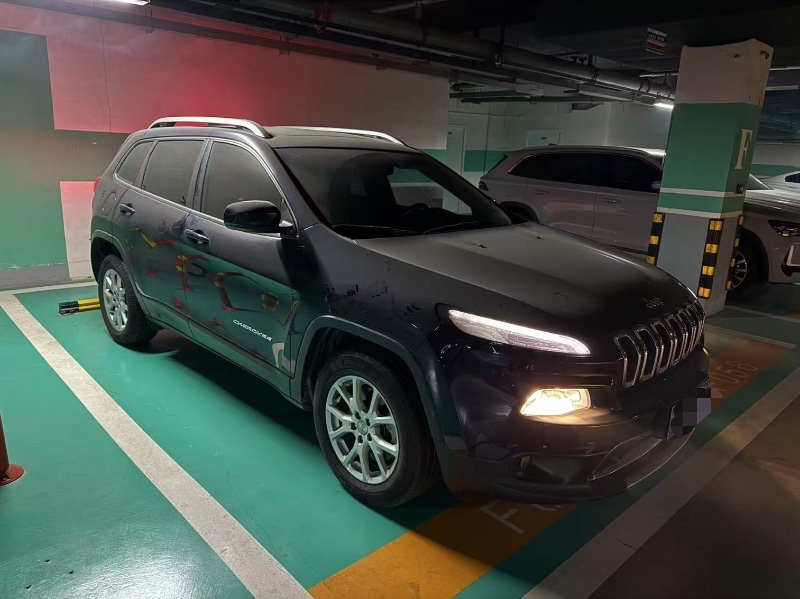 青島18年Jeep自由光3