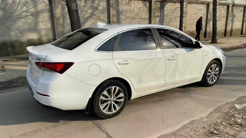 保定17年别克英朗5