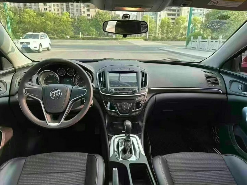 徐州17年别克君威8