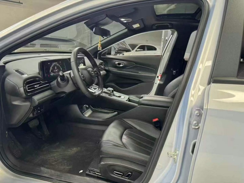 成都24年传祺影豹8