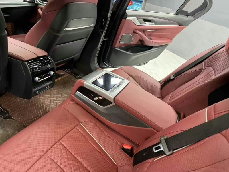 成都22年宝马5系8