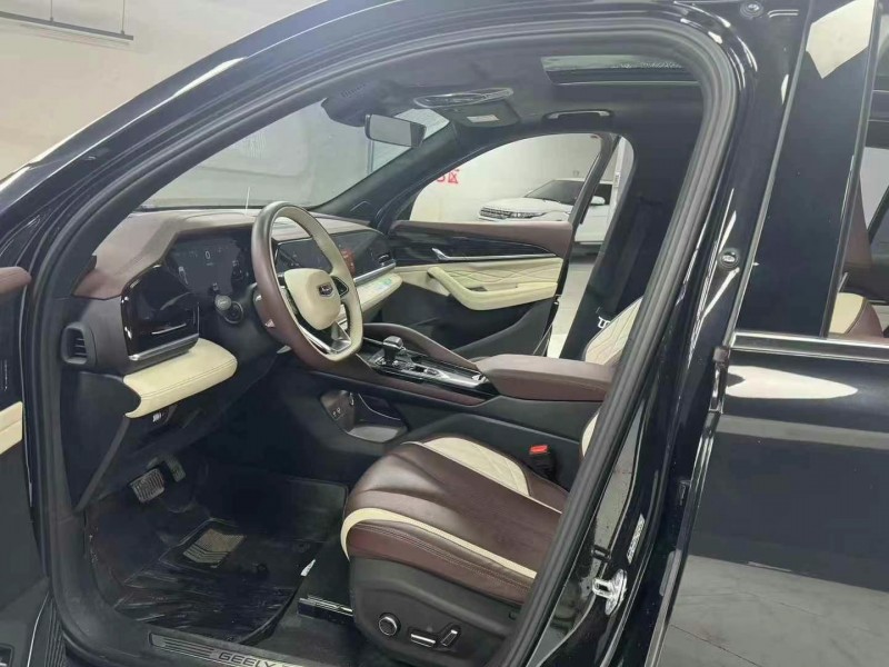 成都22年吉利星越8