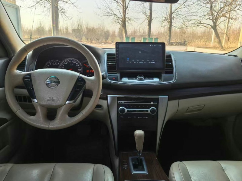 保定10年日产天籁8