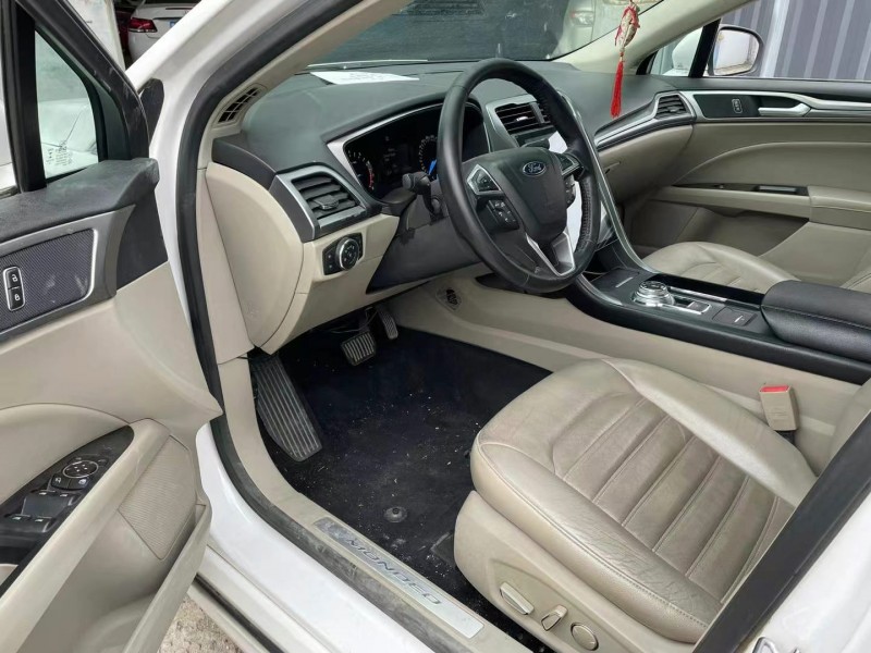 济宁17年福特蒙迪欧6