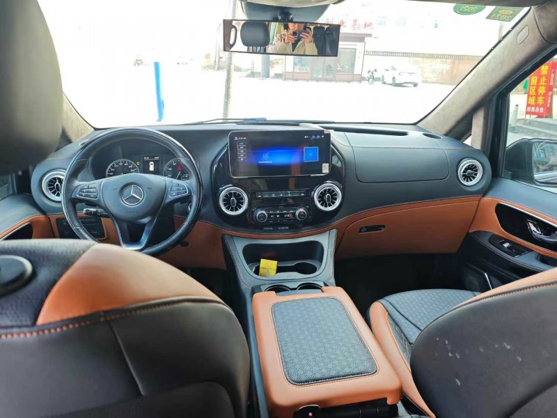 保定19年奔驰威霆8